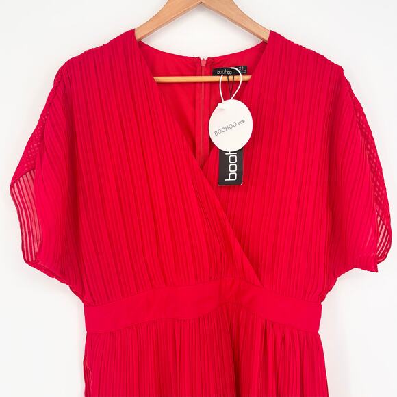 Boohoo NWT Red Pleated V-Neck Cocktail Dress Size 12 - Picture 5 of 9